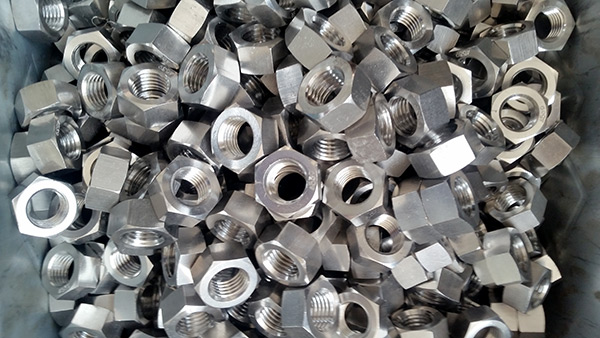 不銹鋼標(biāo)準(zhǔn)件的材料選擇要考慮的因素有哪些？