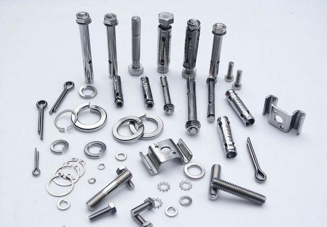 常規(guī)款標(biāo)準(zhǔn)件（緊固件）的分類(lèi)：螺栓、螺母、螺柱